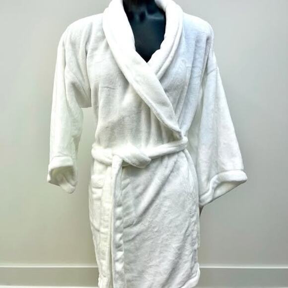Soft, Cozy, White Women’s Bathrobe | NEW WITH TAGS - Picture 1 of 3